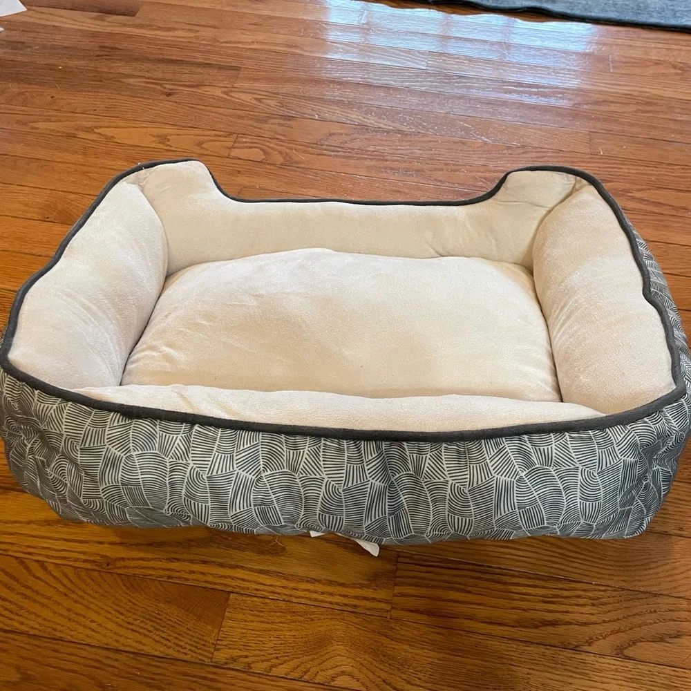 Dog Bed: Classic Puffy Pillow Pet Bed, Medium